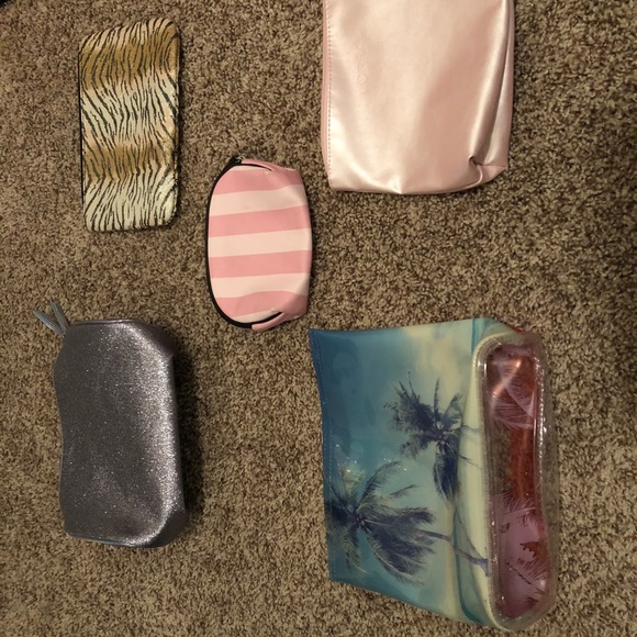 Collection of small bags - Picture 2 of 2